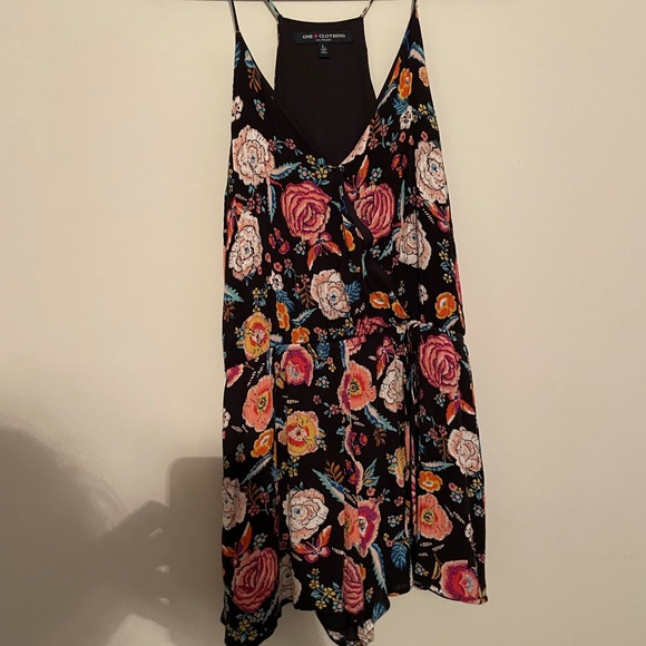 Floral Romper - Picture 2 of 7